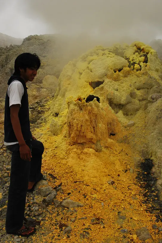 Sulphur Deposits And Steam Vents Gunung Papandayan | Airasia Pesta Blogging Communities Trip 2009 | Volcano Hazards At Garut, Indonesia And Candi Cangkuang | Bandung, Candi Cangkuang, Garut, Indonesia, Java, Pesta Blogger, Volcano Hazards | Author: Anthony Bianco - The Travel Tart Blog